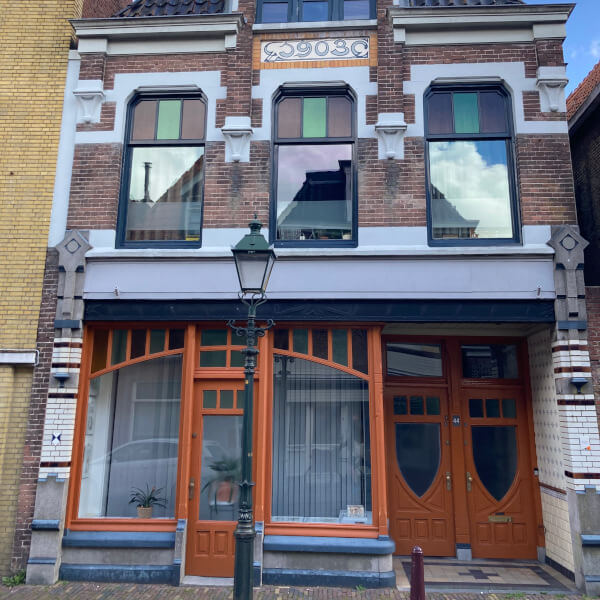 ingetogen Art Nouveau in Leeuwarden